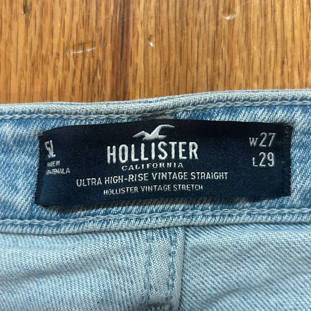 Hollister Ultra High Rise Vintage Straight - Picture 2 of 3